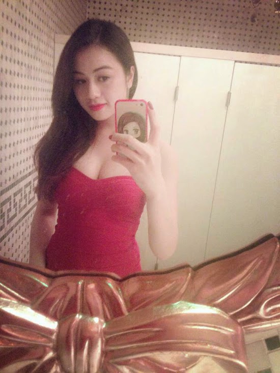 Hotgirl khoe “bưởi” và lộ hàng trên Facebook