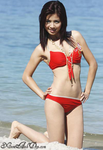 Hotgirl vơi bikini trên biển