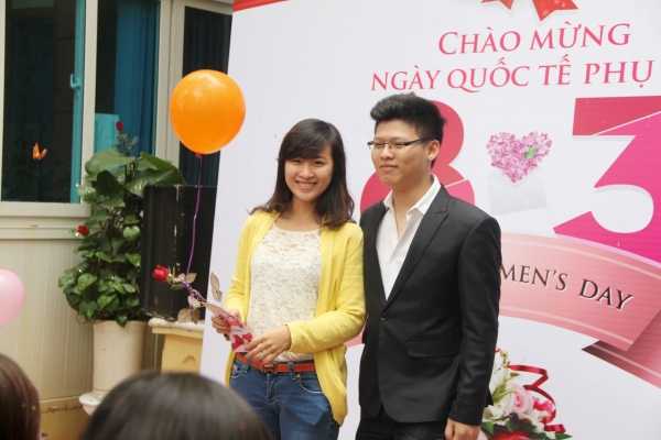 Mùng 8/3, Tamtay đầy hoa và quà