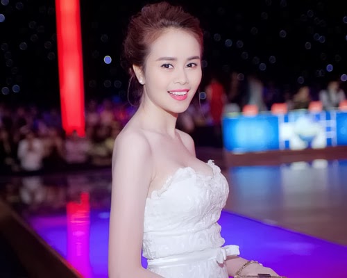 Ngắm làn da trắng nõn nà của hot girl sài thành