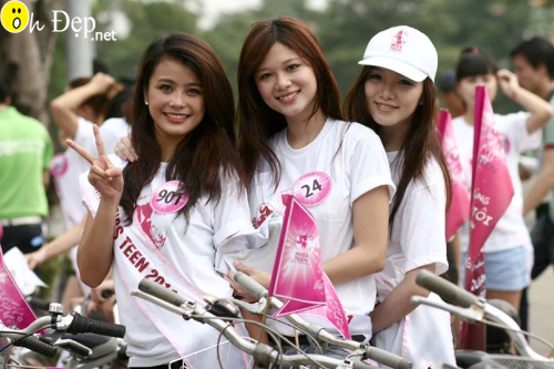 Ngắm Miss Teen xinh đẹp bình chọn cho Vịnh Hạ Long