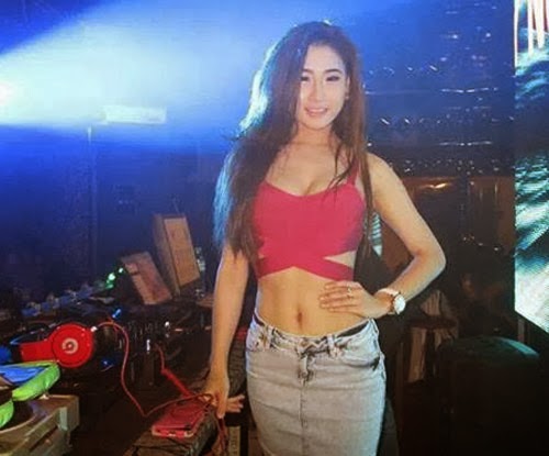 Ngắm thân hình bốc lửa của nữ DJ Oxy