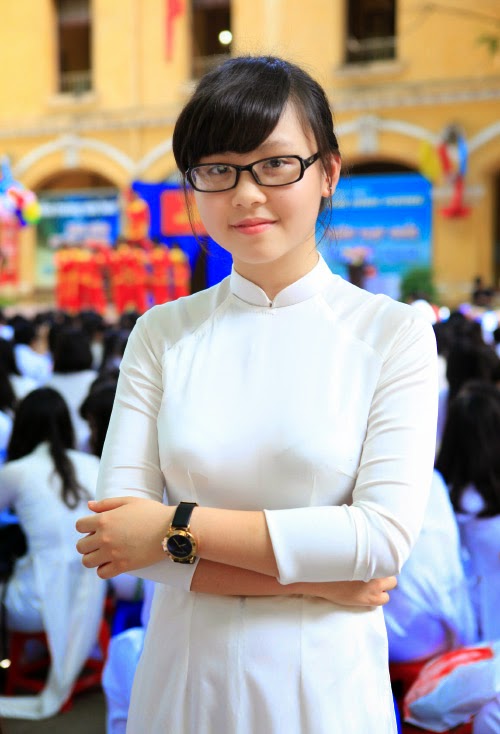 Nữ sinh học giỏi, xinh đẹp như hot girl