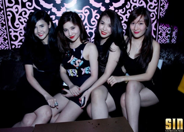 Sin Lounge và các bóng hồng quyến rũ