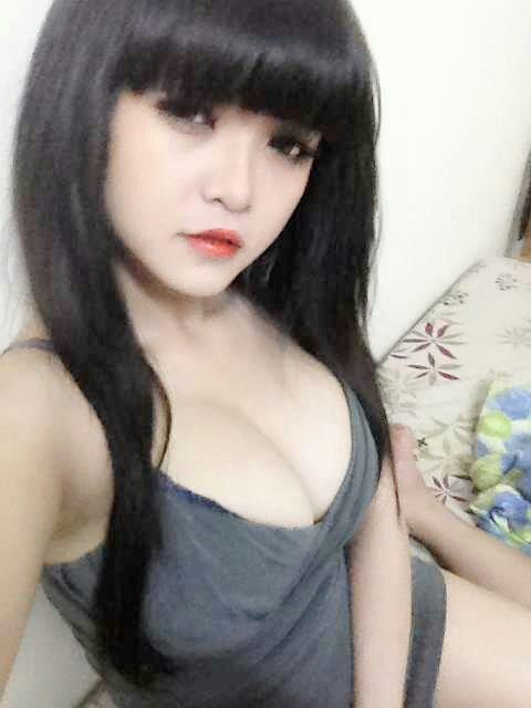 Teen girl khoe cặp nhủ đẹp cực chất