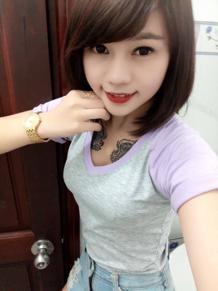 Teen xinh với hình xăm độc trên ngực