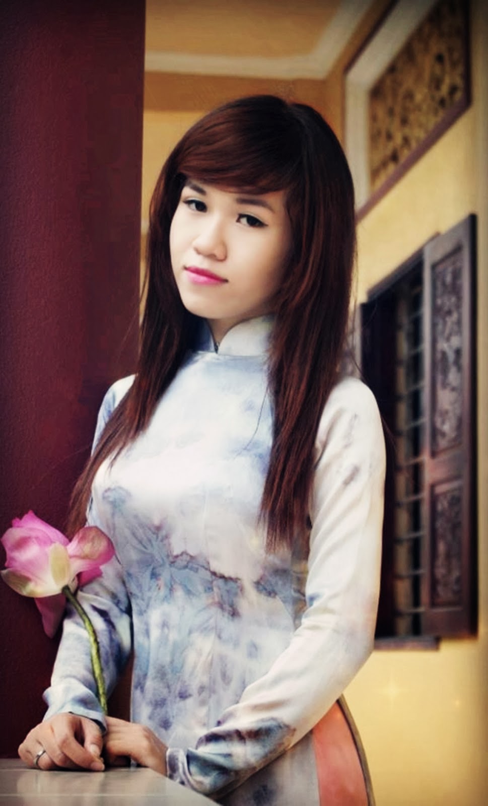 Thiếu Nữ Đi Chùa