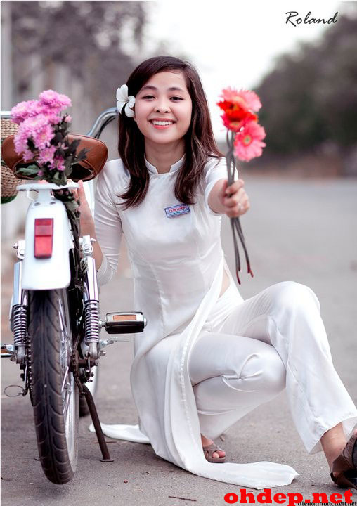 Tổng hợp hình girl xinh Việt Nam trong bộ áo dài truyền thống